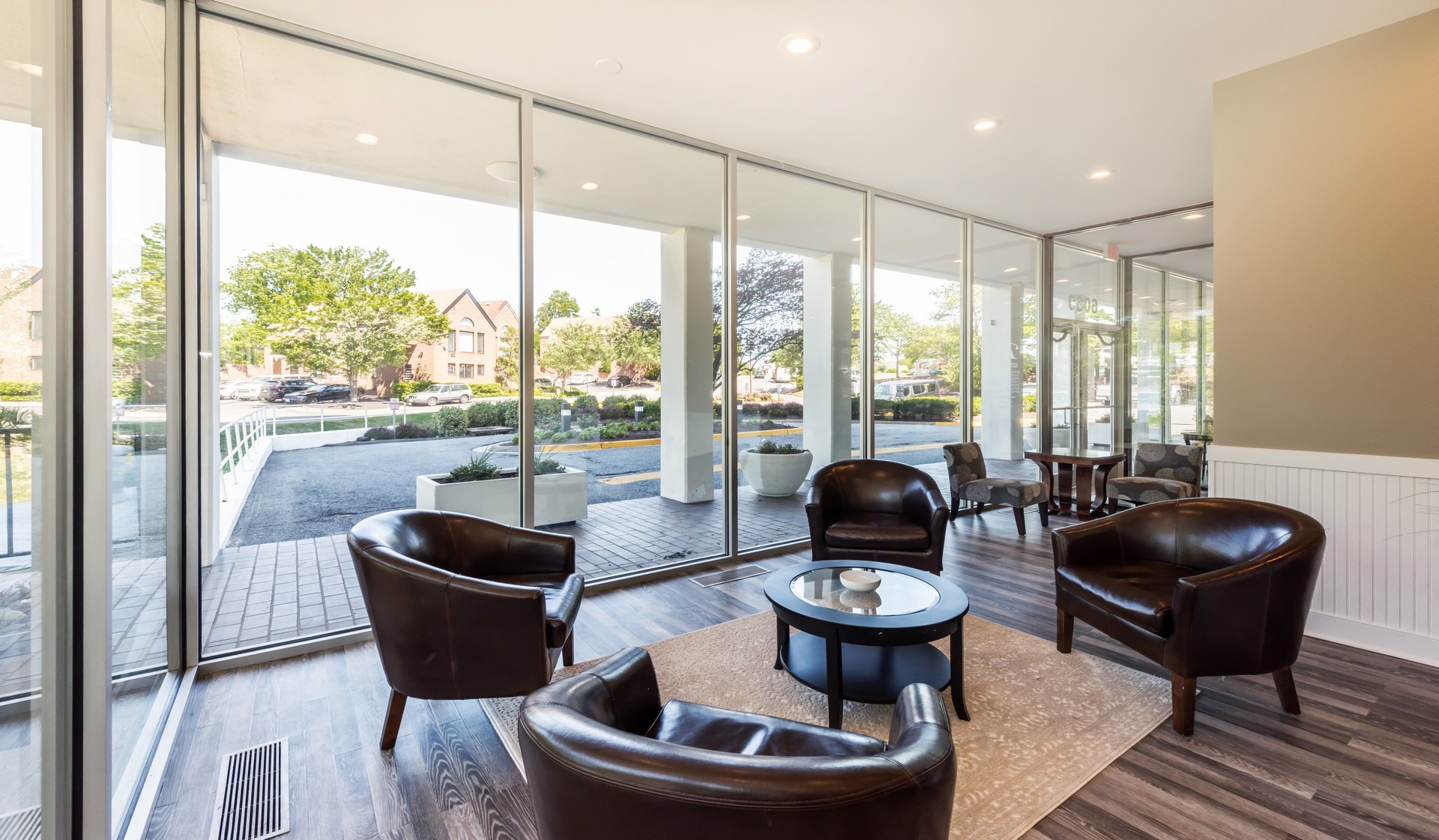 Meet with friends at one of our multiple gathering spaces in the lobby
