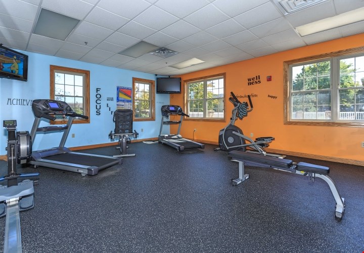 Peaks at Waters Edge Image 4