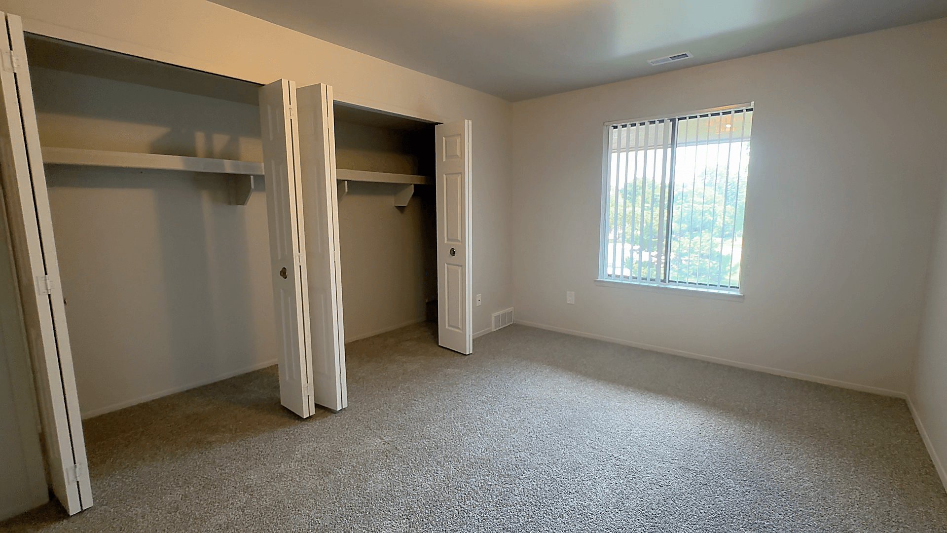 Lakeside Village Apartments Image 43