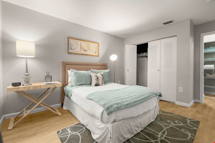 Emerald Palms Apartment Image 18