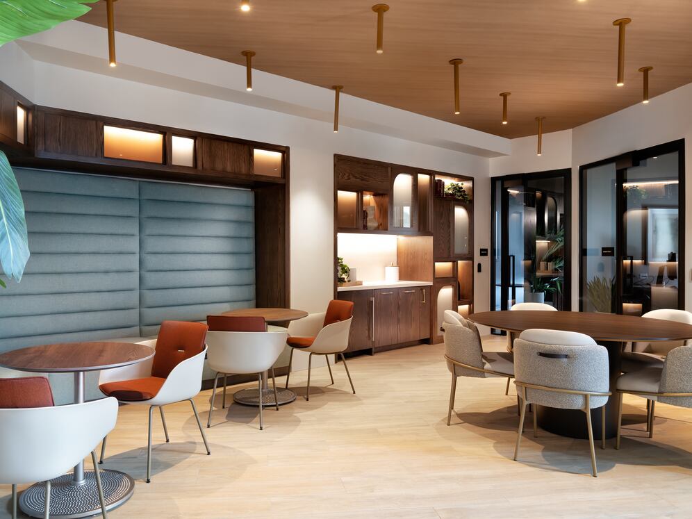 New West Phase - Lobby lounge with co-work space