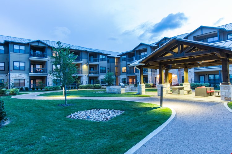 Platinum Shavano Oaks Apartments Image 44