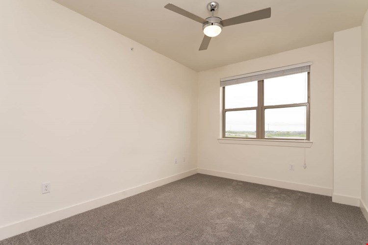 Olivian at the Realm Image 46