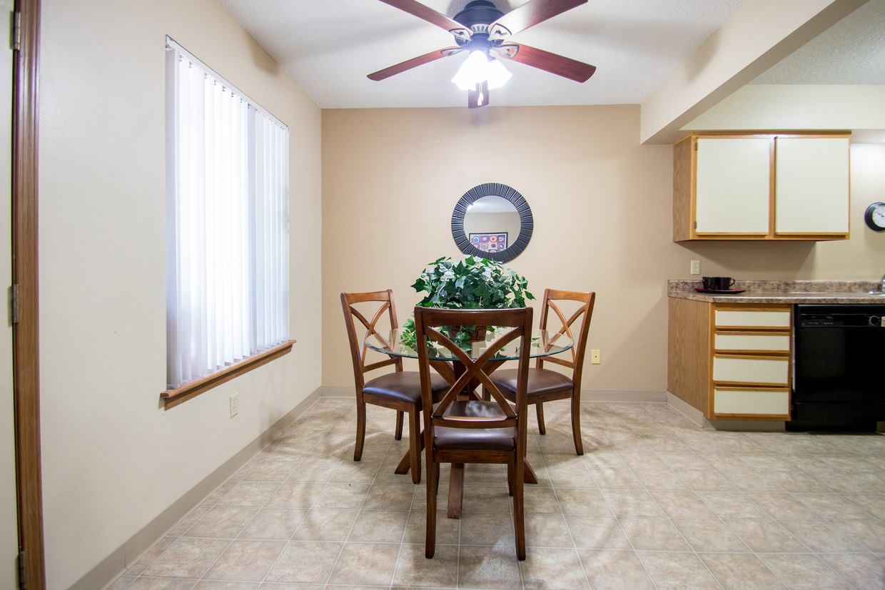 Prairie West Apartments and Townhomes Image 8