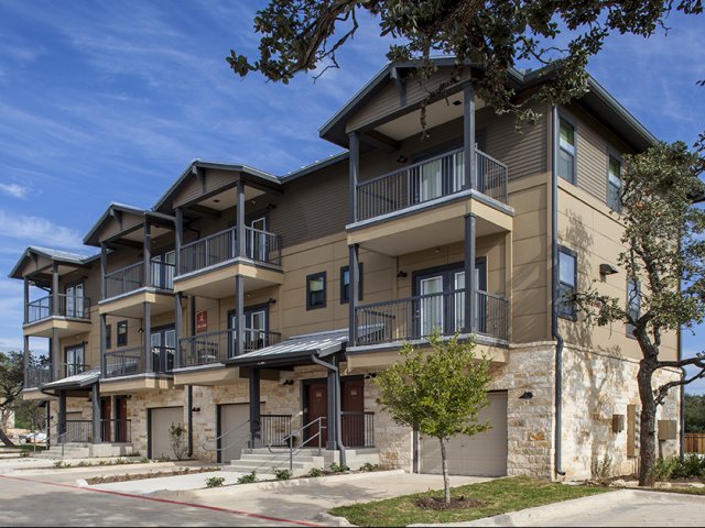 Platinum Shavano Oaks Apartments Image 19