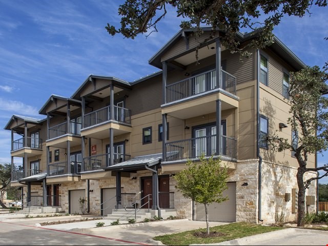 Platinum Shavano Oaks Apartments Image 19