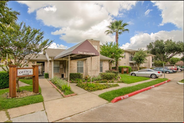 Apartments At Meadows On Blue Bell Houston Need Furniture