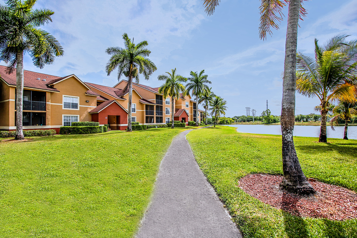 The Landings at Pembroke Lakes Apartments Image 3
