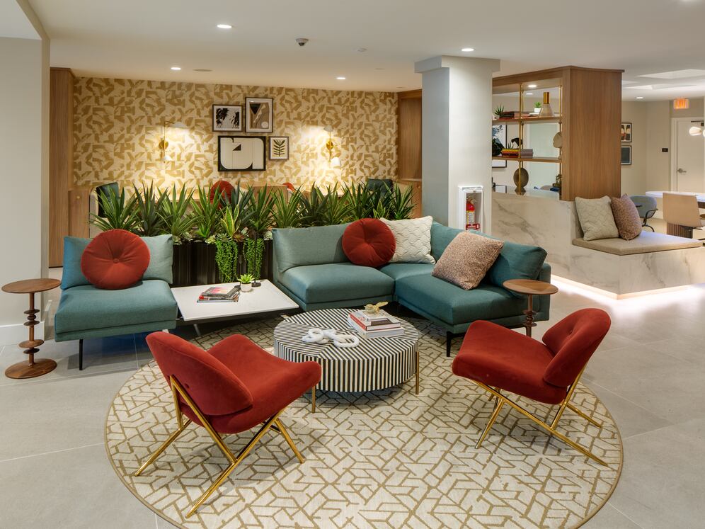 Leasing lobby with lounge seating
