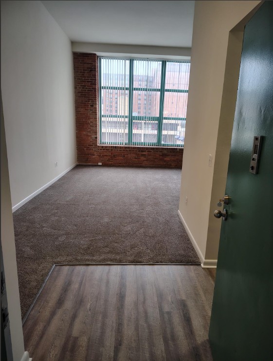 Marlboro Classic Apt & Redwood Square Image 6