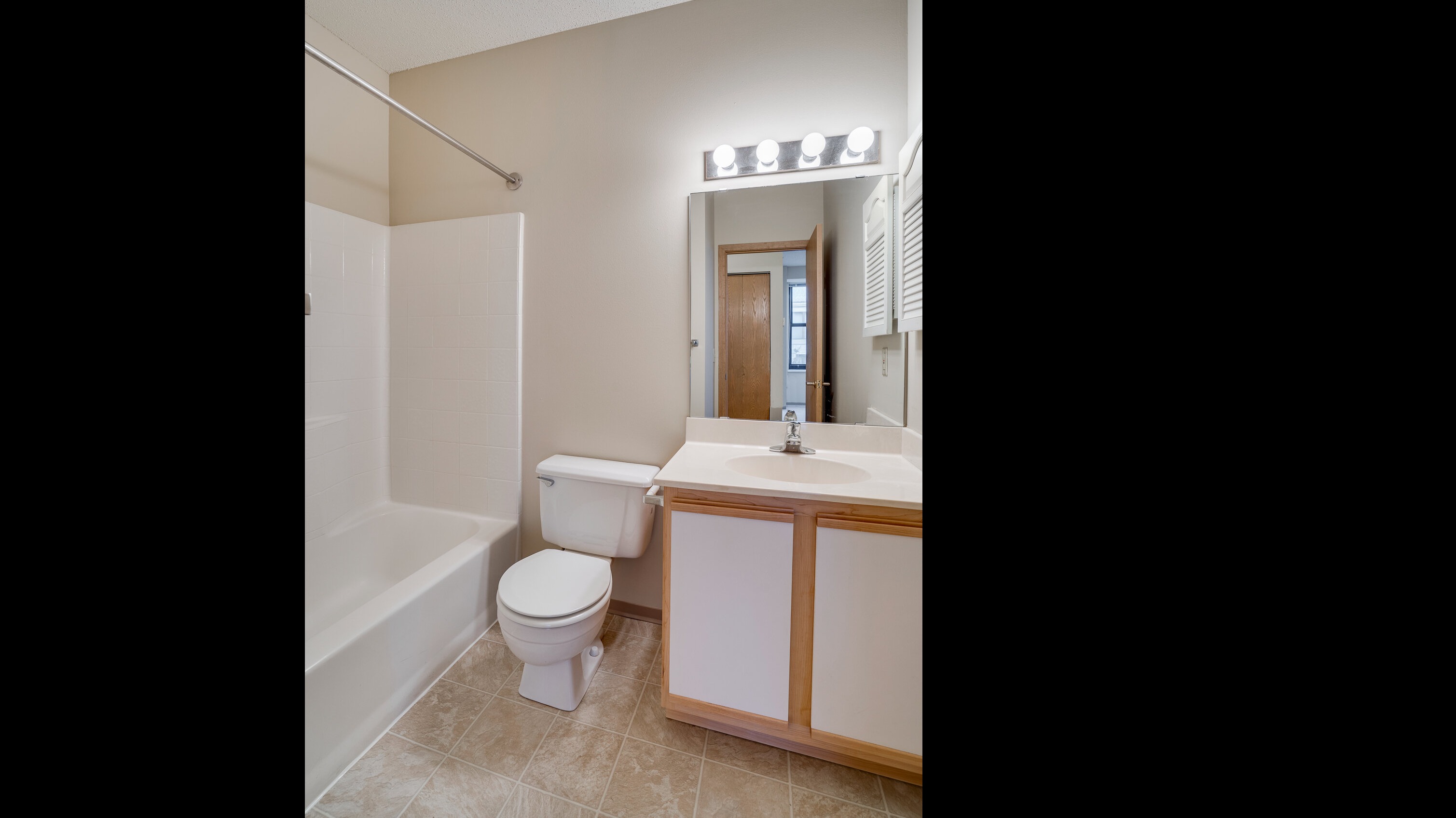 Laurel Village  Image 24