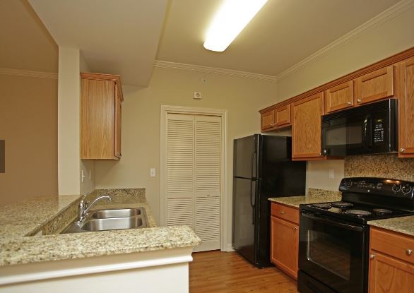 Mandeville Lake Apartments Image 14