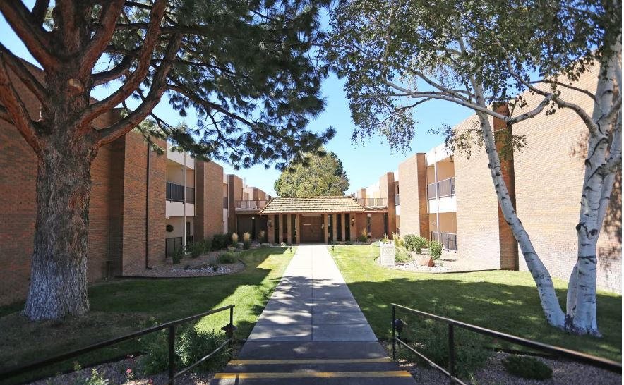 Executive West Apartments Image 1