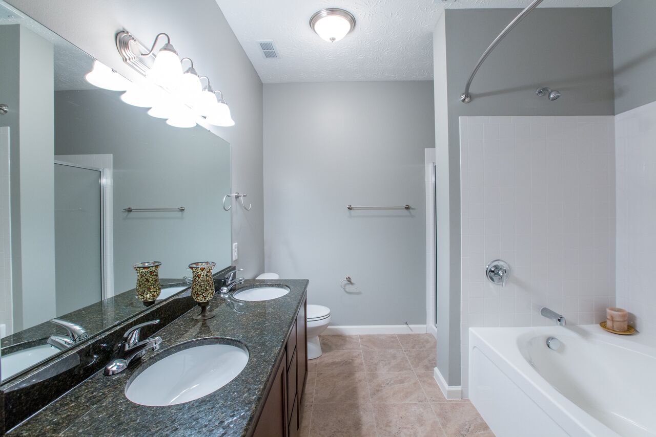 Bath Suite at The Residences