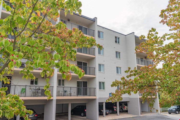 Gladstone Towers Apartments Image 3