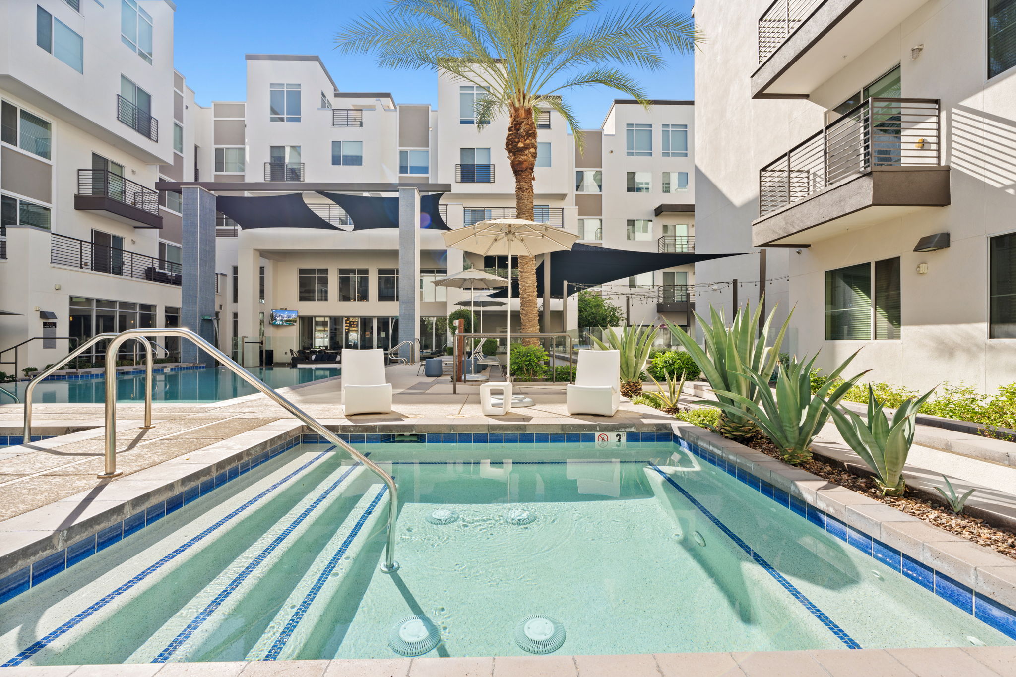 Axis Camelback Image 27