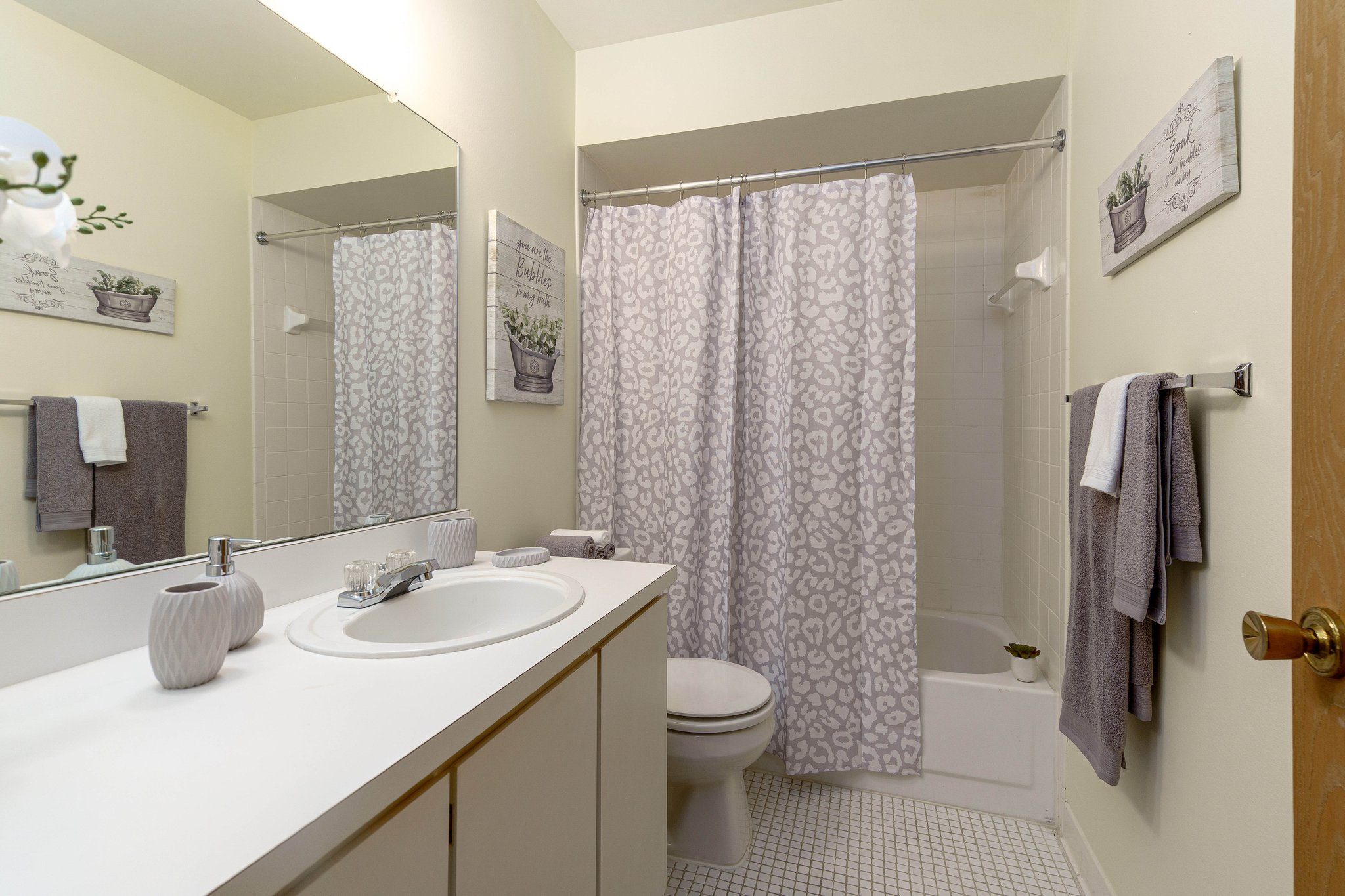 Eastwood Village One Bedroom Model Bathroom