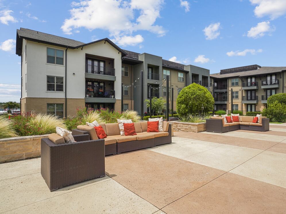 Courtyard with lounge seating