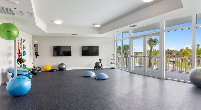 Club at Crystal Lake  Image 5