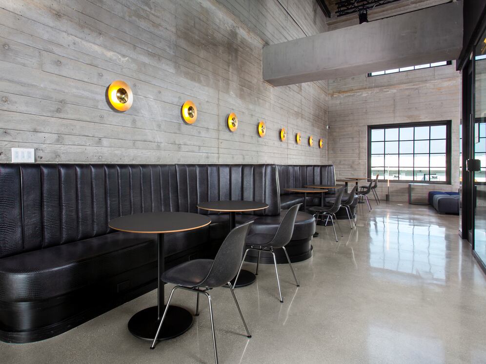 Lobby lounge