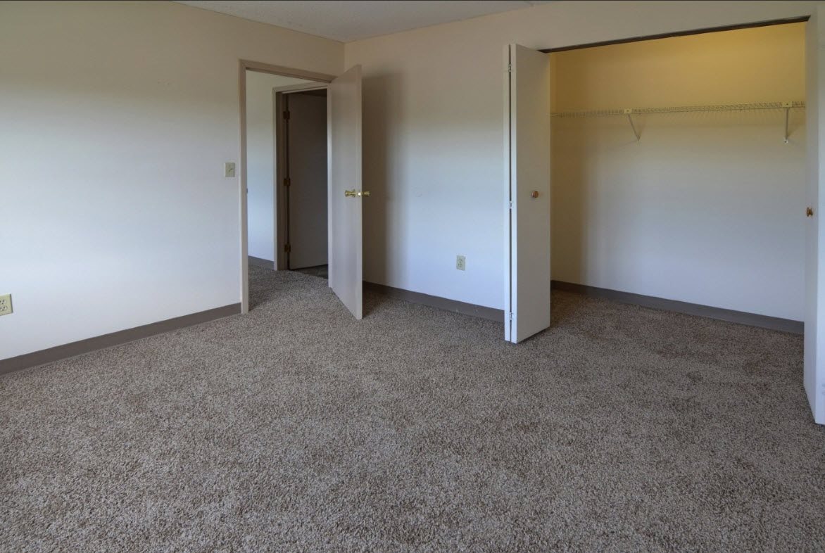 Oxford Court Apartments Image 3