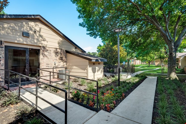The Park at Wintergreen Apartments | DeSoto, TX  | Community Office
