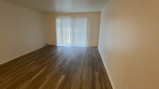 Lakeside Village Apartments Image 41