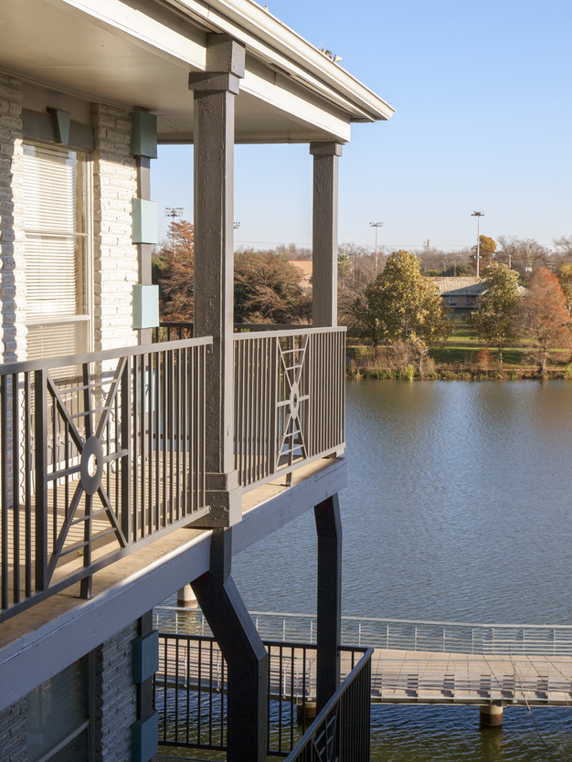 Breakers on the Lake Image 14