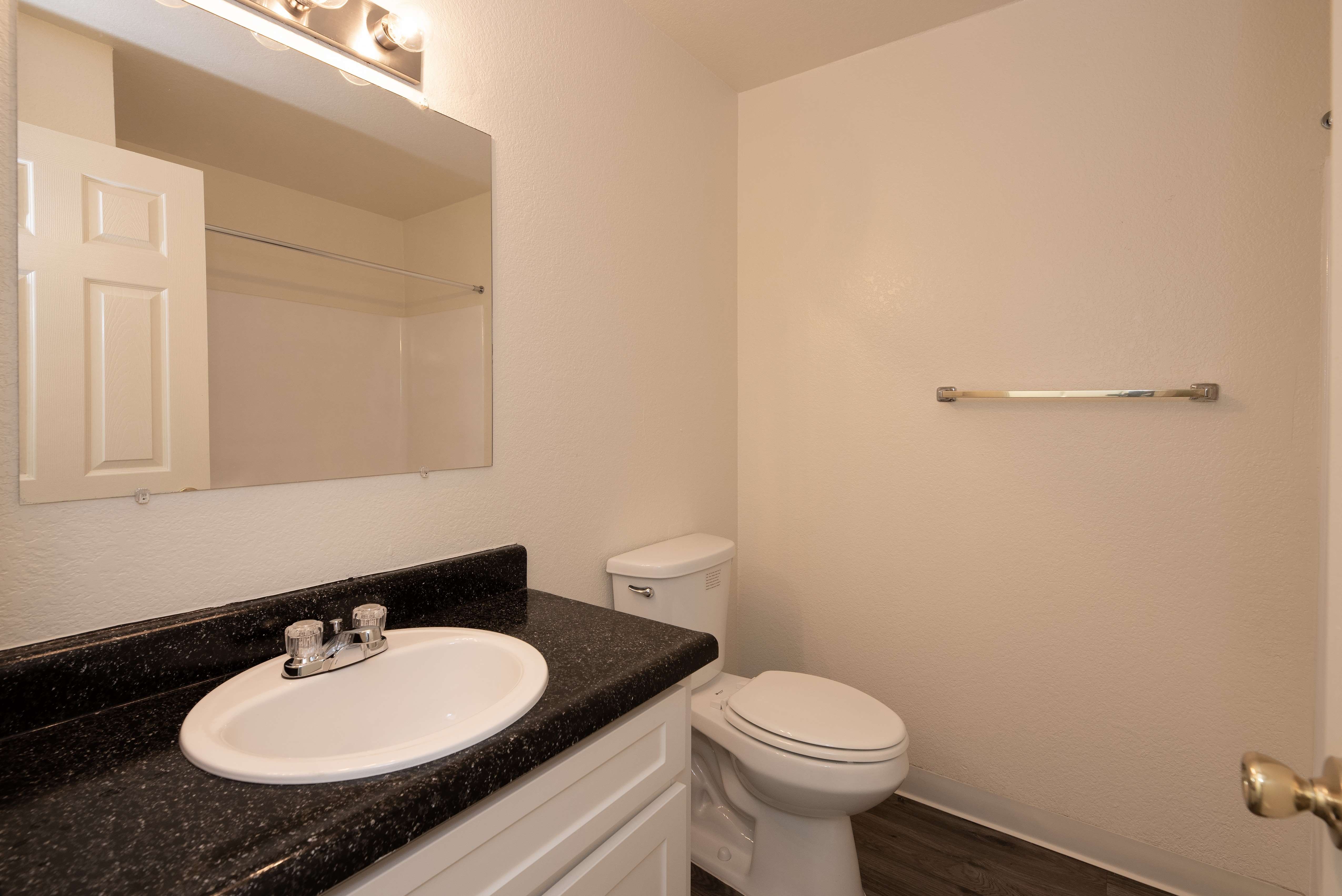 Woodbridge Apartments Image 45