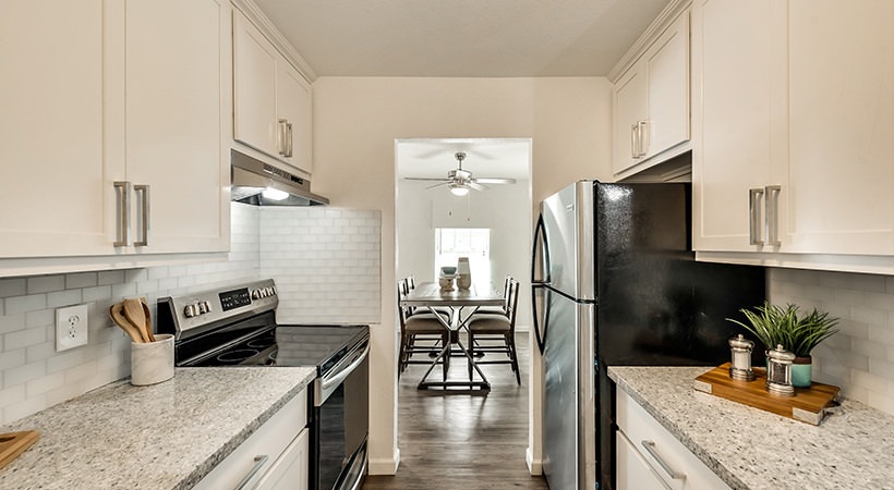 Shady Valley Square Image 4