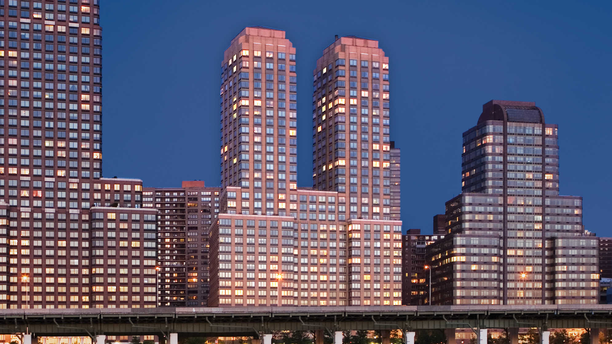 160 Riverside Boulevard Image 1