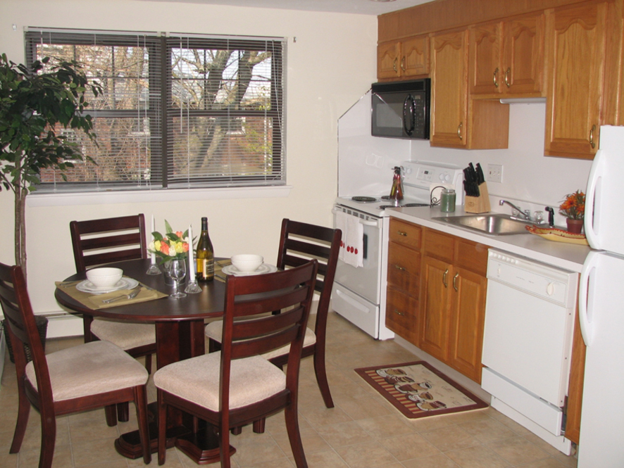 River Drive Apartments Image 5