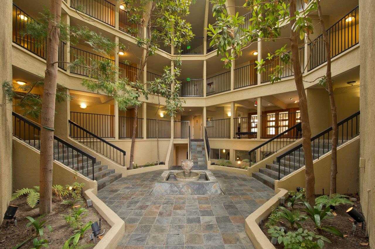 Atrium Downtown Image 28