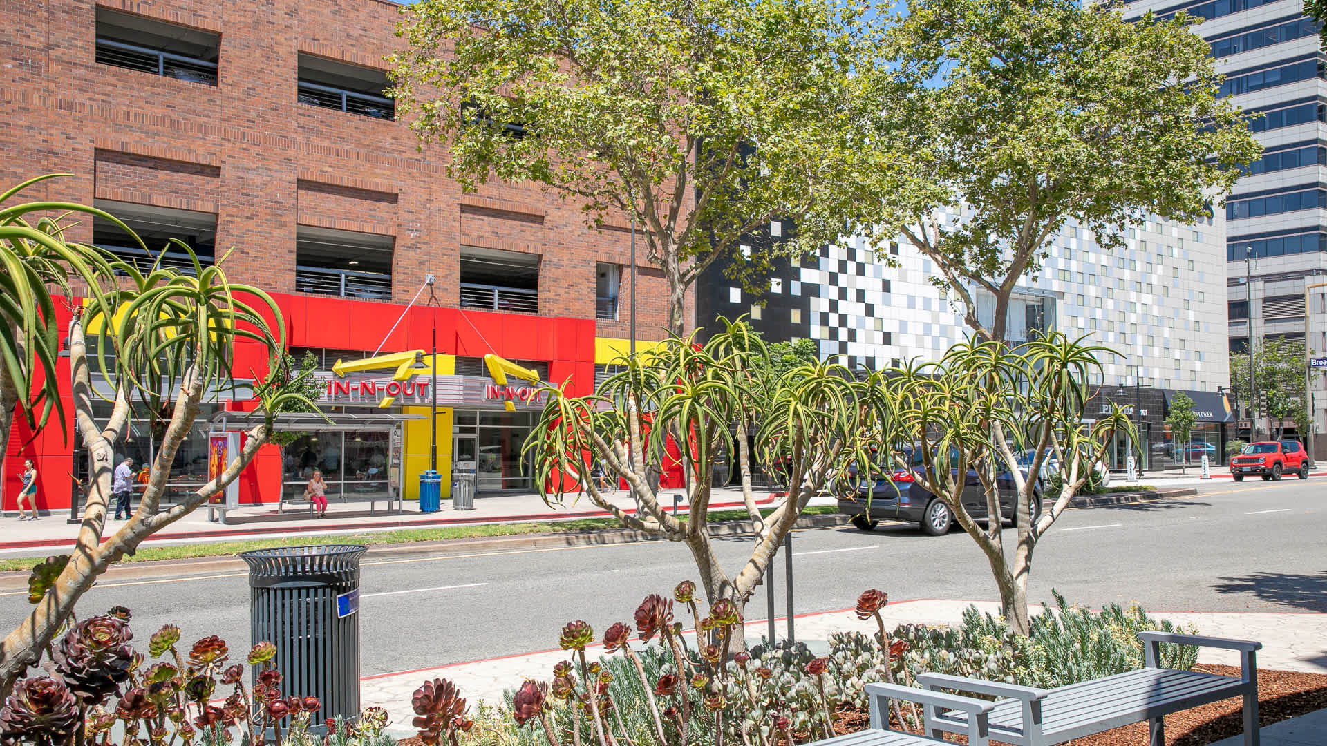 Eleve Lofts and Skydeck Image 30