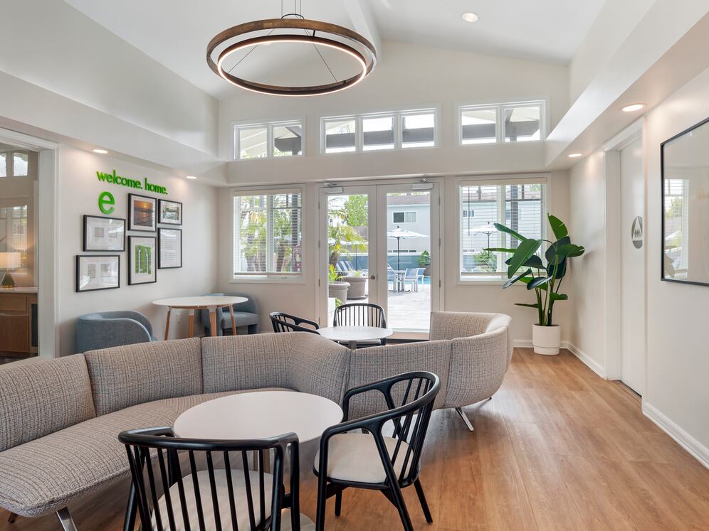 Leasing lounge