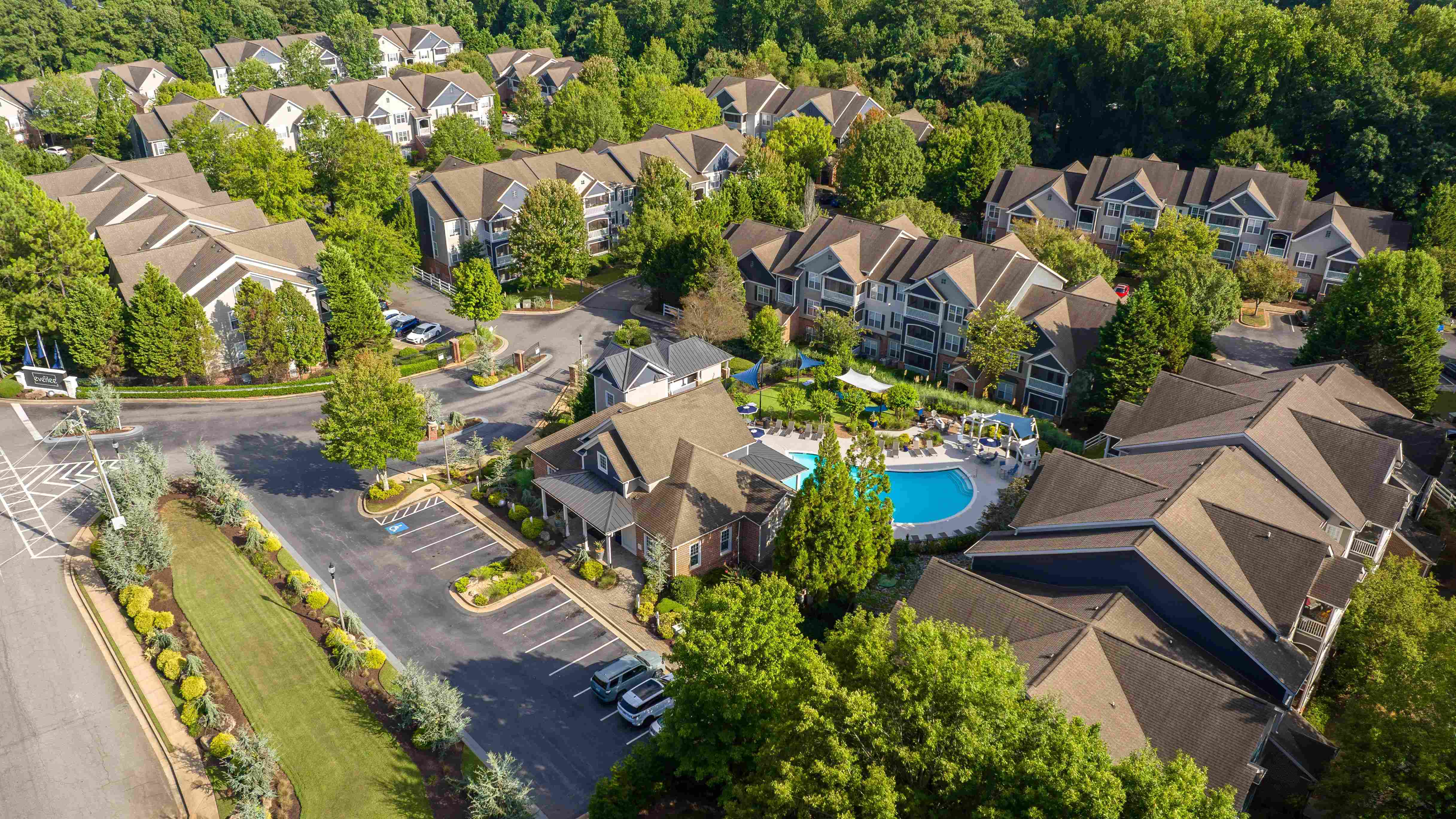 Discover our stunning clubhouse, sprawling pool deck, and lush landscapes -  your ideal apartment in Acworth! 