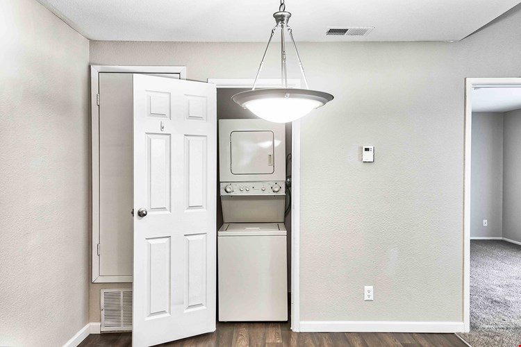 The Lodge at McCarran Ranch Apartment Homes Image 7