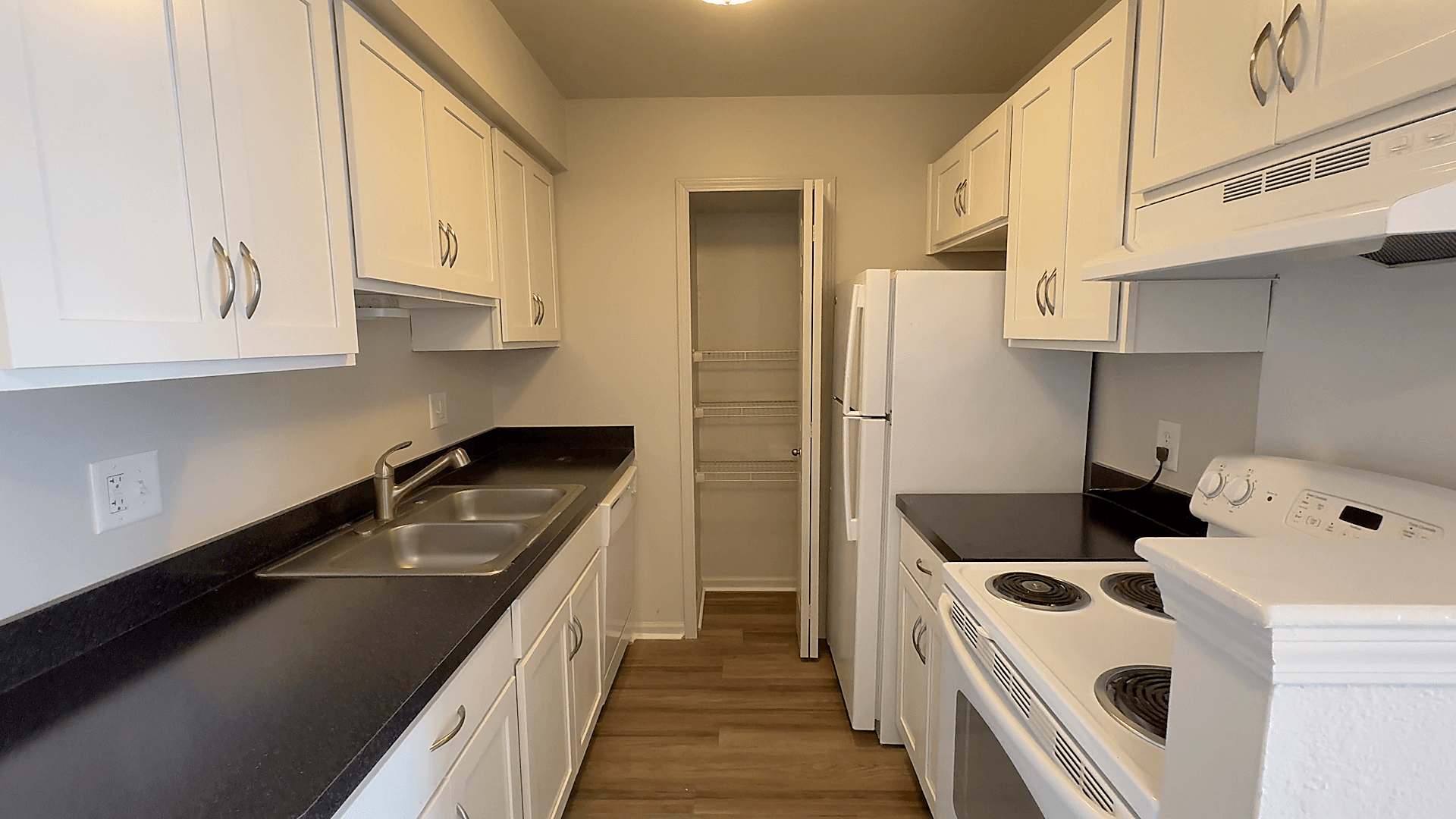 Three Oaks Apartments Image 21