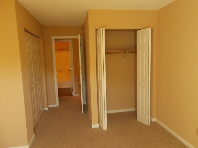 Lake Place Apartments and Townhomes Image 19