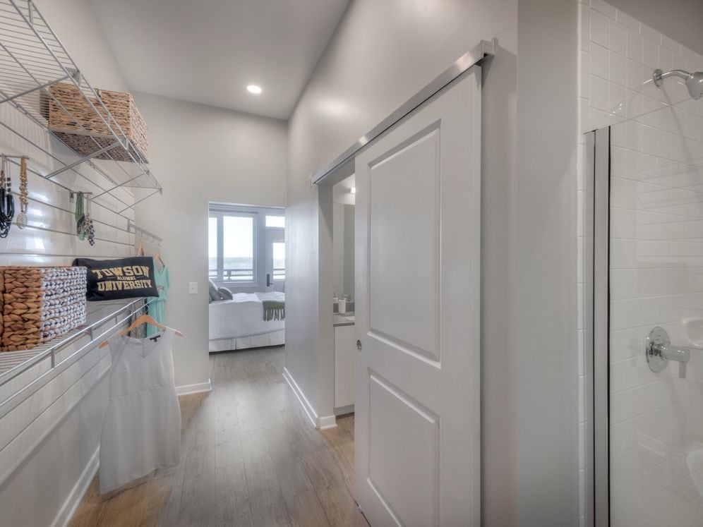 Scheme 1 - Modern Customizable Closet