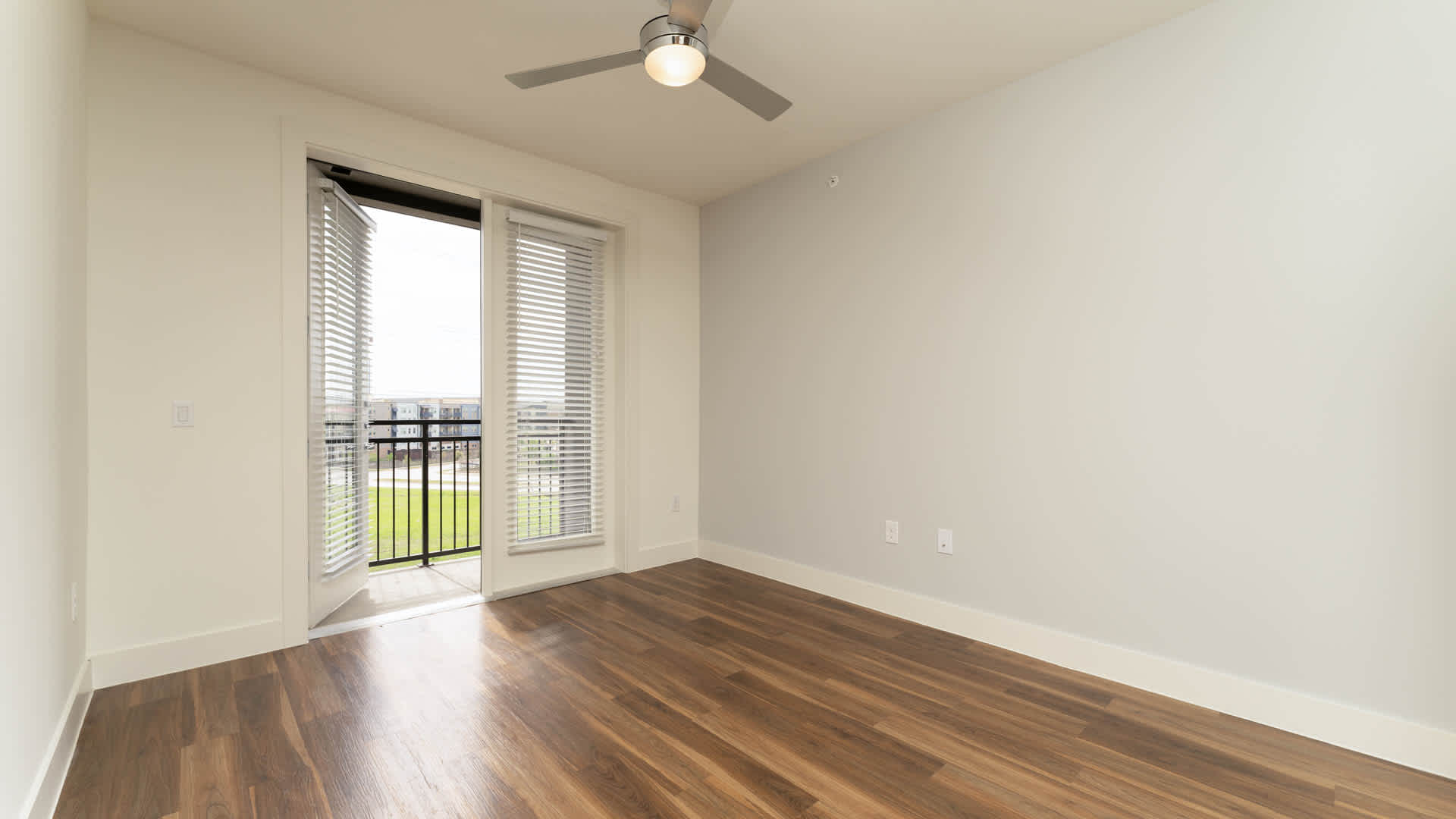 Olivian at the Realm Image 35