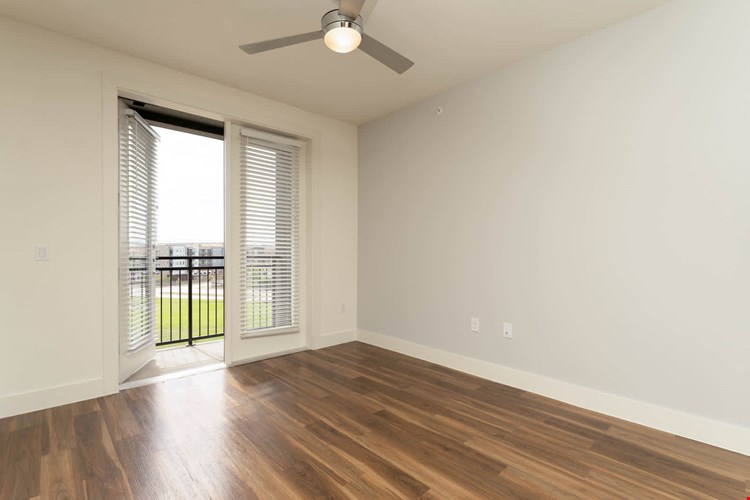 Olivian at the Realm Image 35