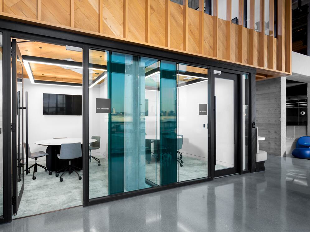 Work lounge with private work pods