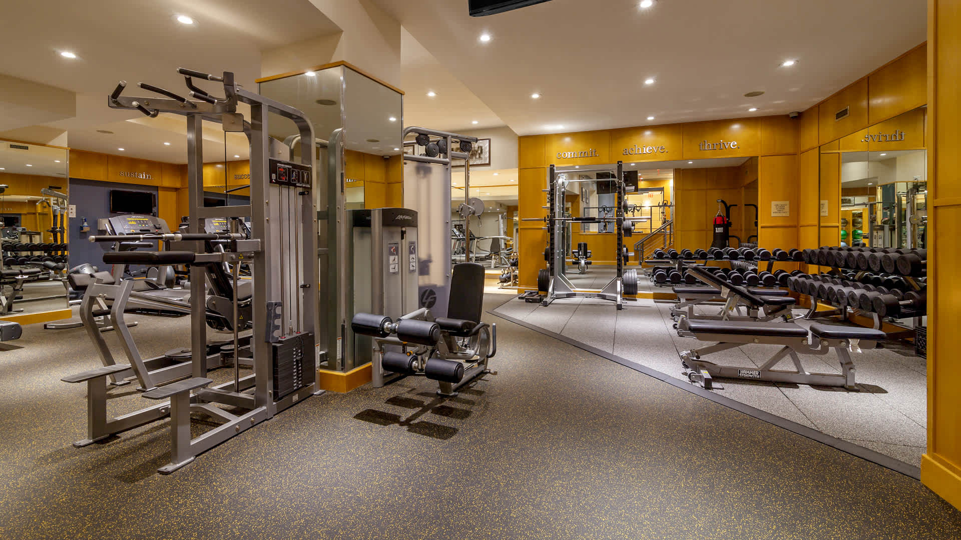 160 Riverside Boulevard Image 22