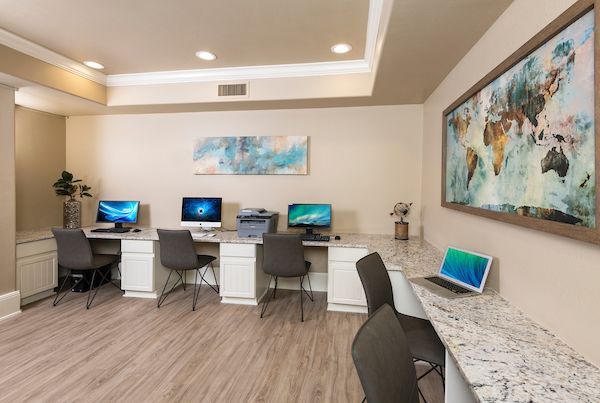 Villas On Hampton Avenue Image 6