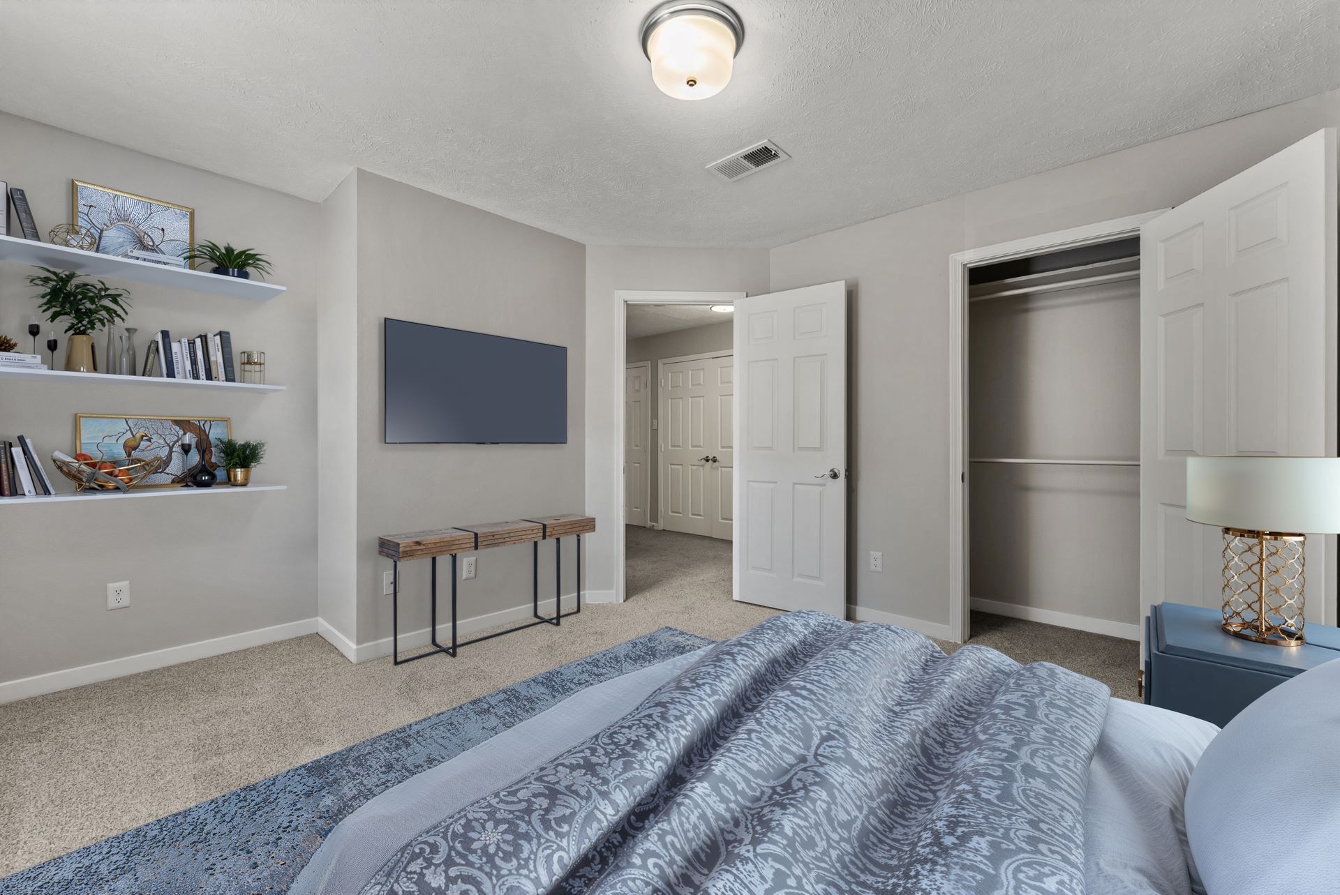 Linden (Renovated) - 2 Bed / 2 Bath - 1,100 Sq.Ft.