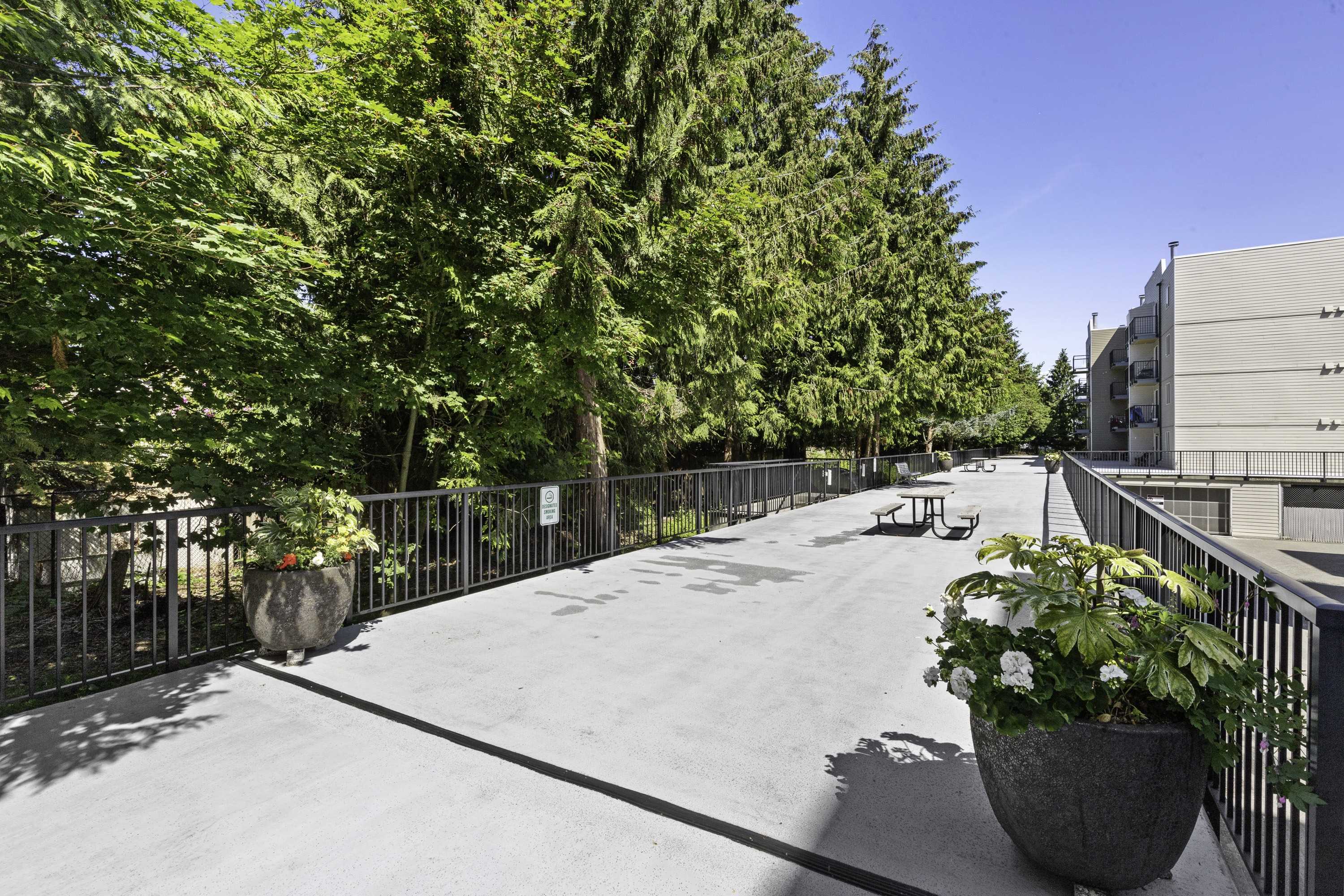 West Mall Place Apartment Homes Image 5