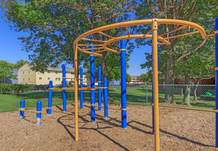 Peaks at Waters Edge Image 5