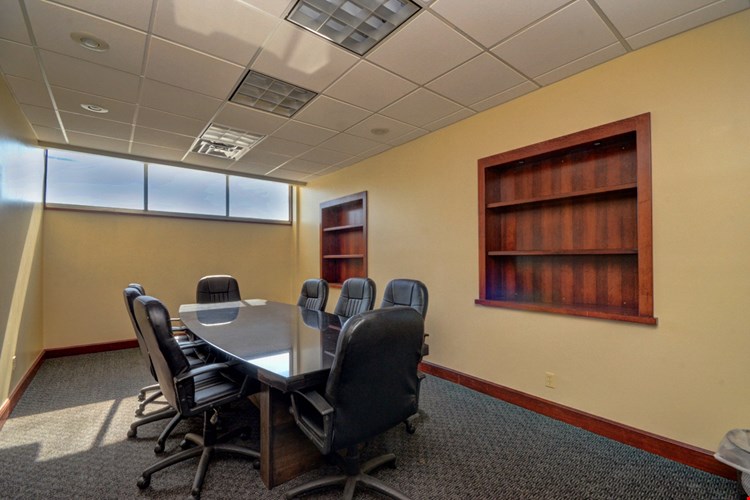 Vista Condominiums Image 10