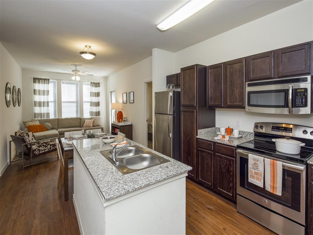 Emerald Village Image 6